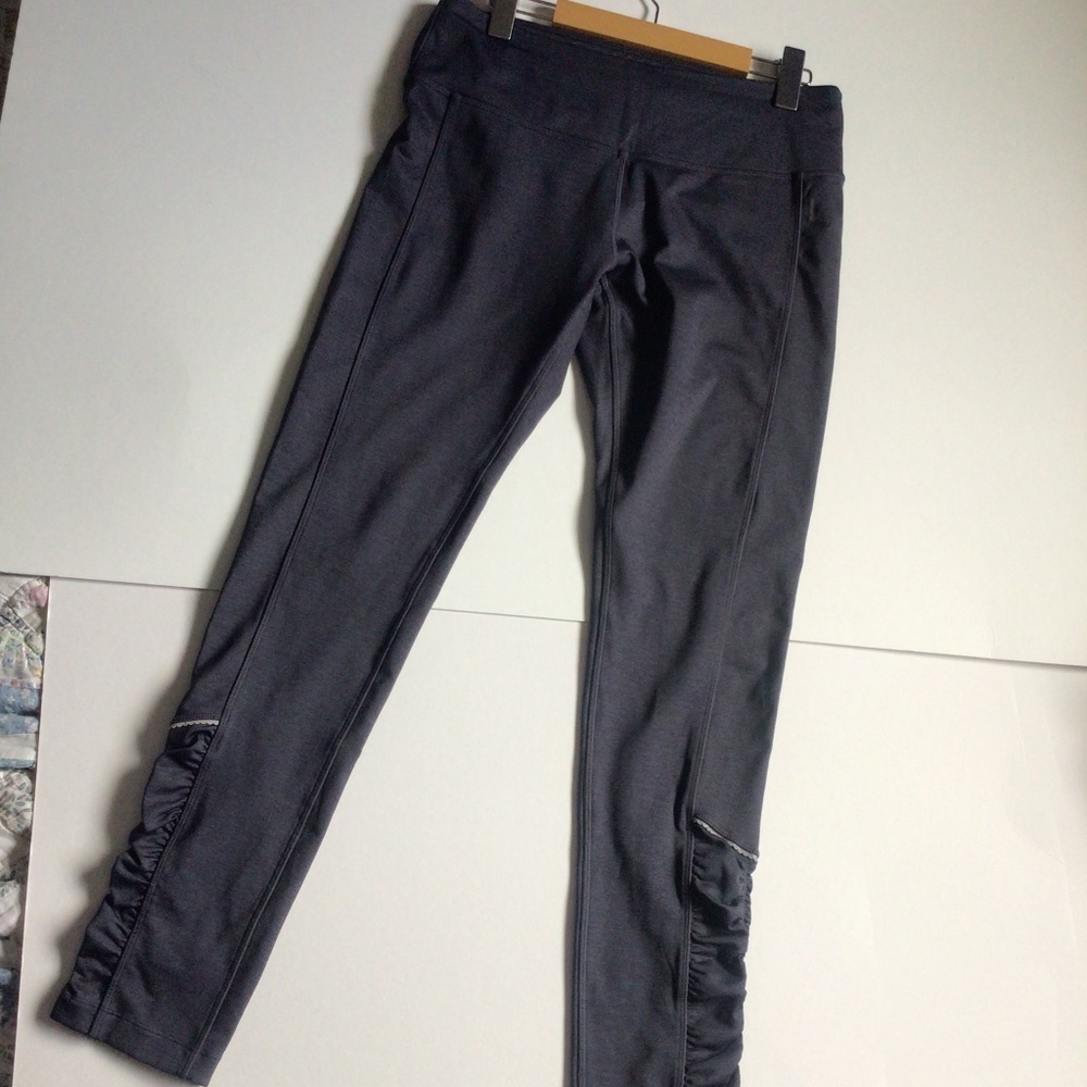 Mondetta Dark Grey Yoga Pants with Ruched Leg Detail size Medium